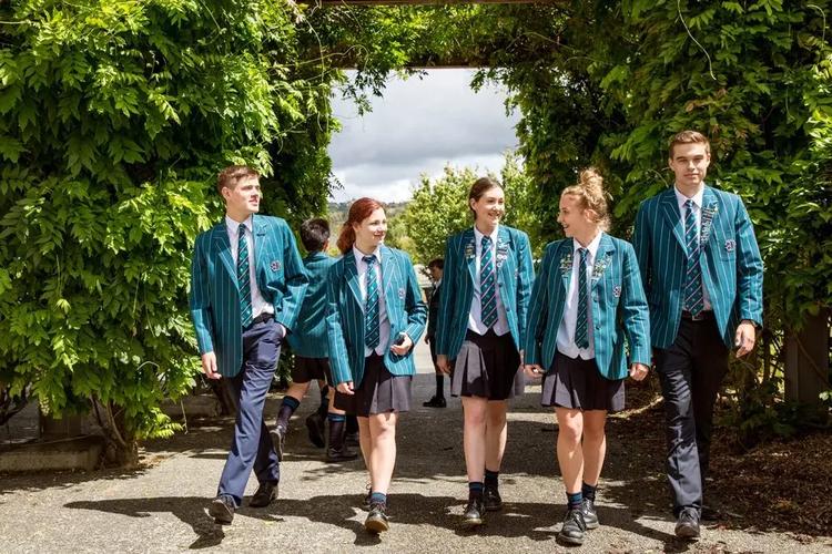 去新西兰读初中还是高中