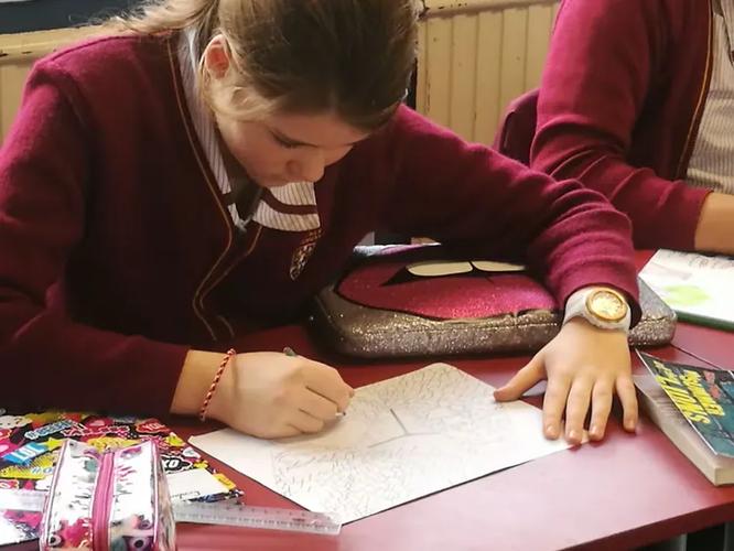 新西兰美术老师工资多少